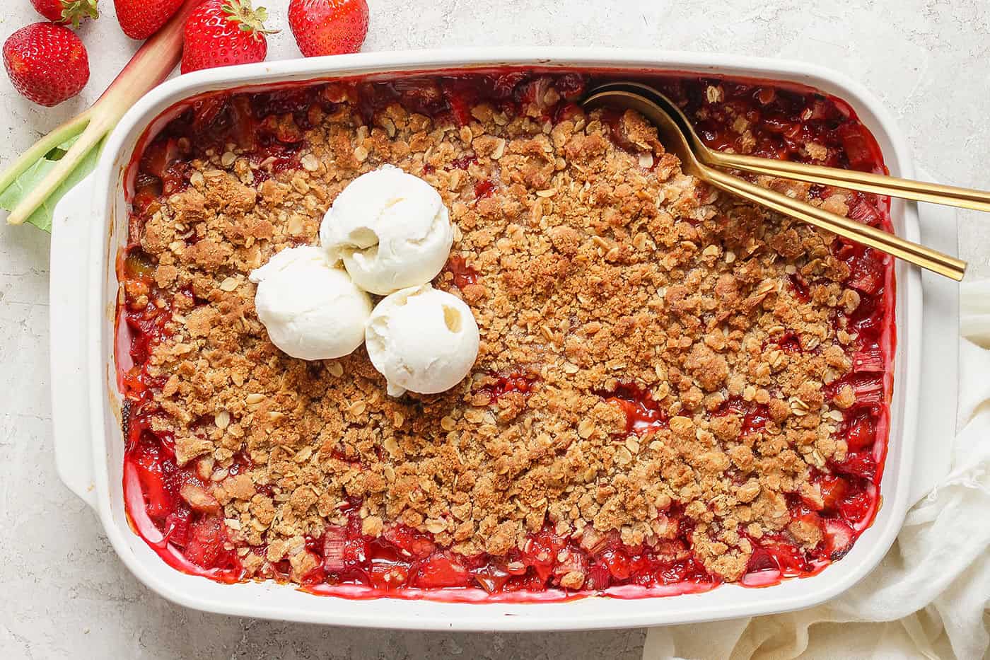 Old-Fashioned Strawberry Rhubarb Crisp: Buttery Oat Crumble Bliss